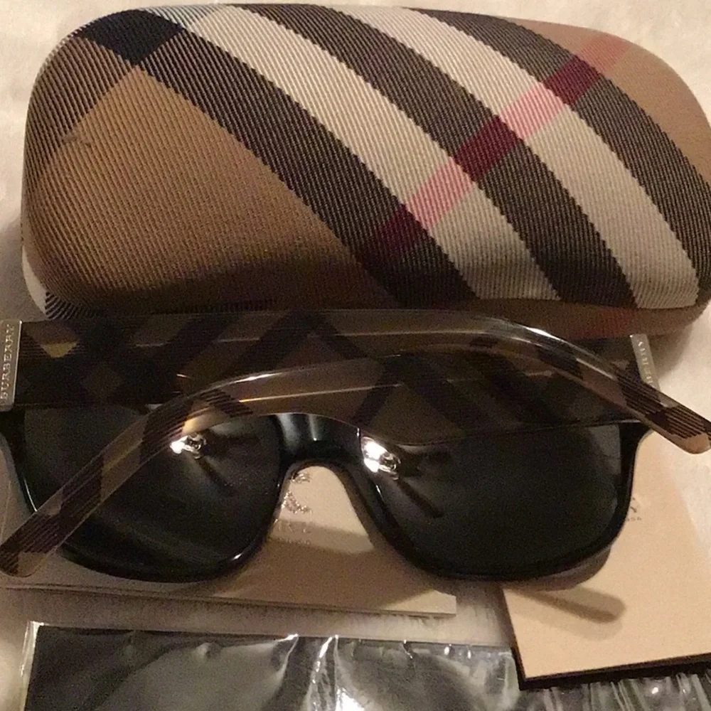 Burberry Sunglasses - Picture 4 of 13